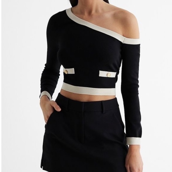 tipped off shoulder novelty button cropped sweater - Picture 4 of 8